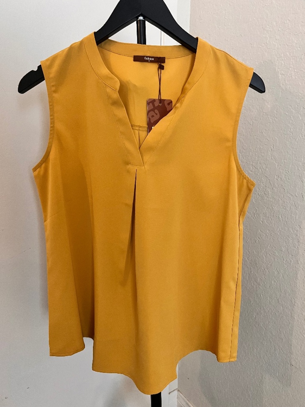 Gaharu Goldenrod V-Neck Sleeveless Blouse | Size Small